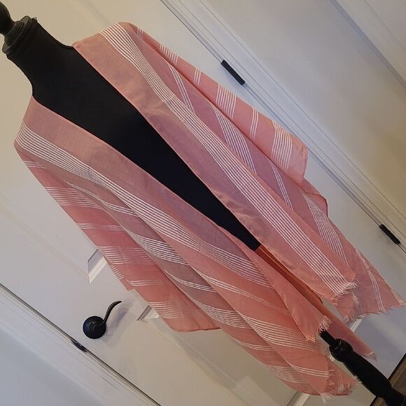 Pink and white cover all for Cocktail Night Out - Picture 1 of 10